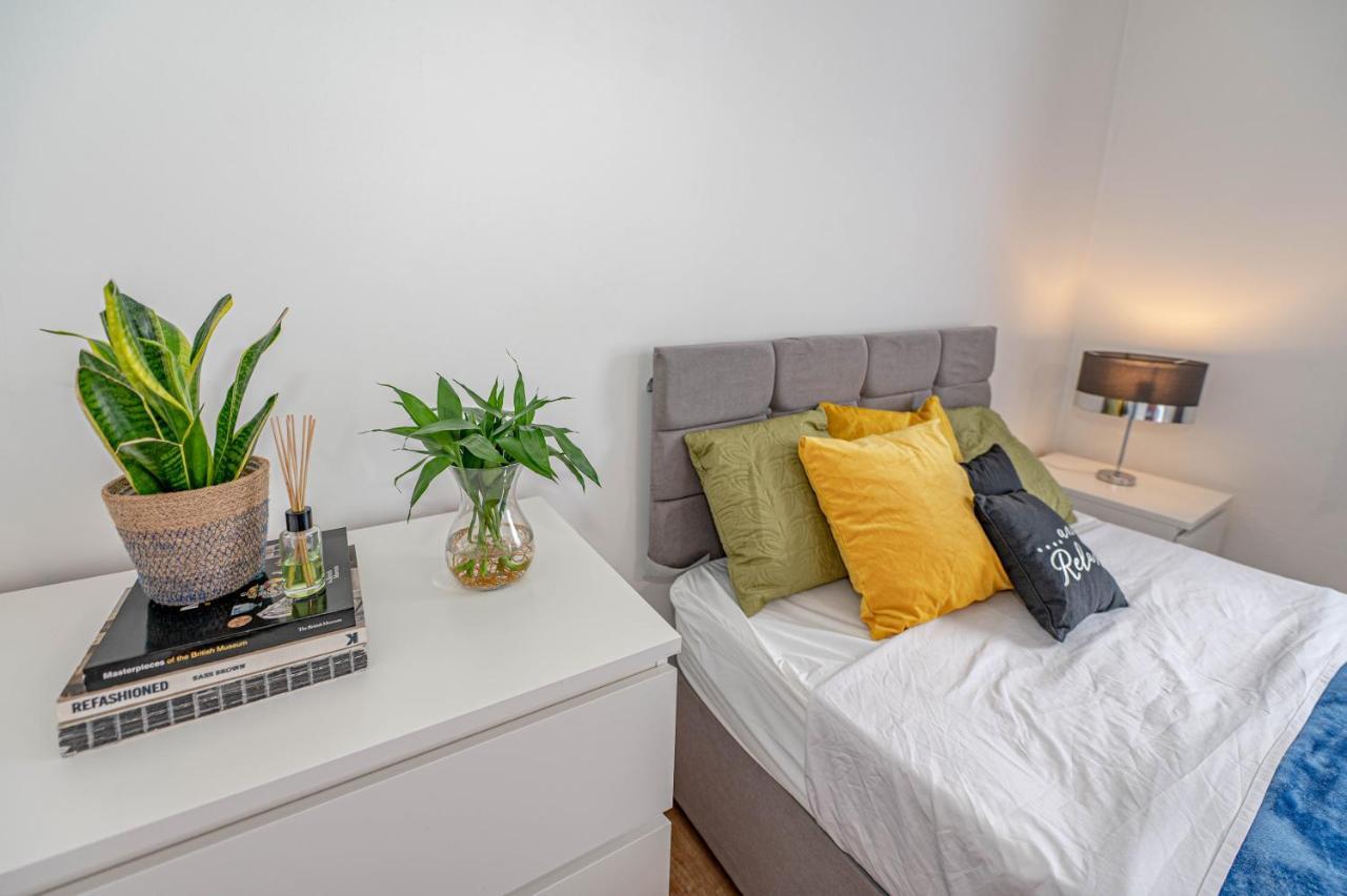 Beautiful 4 Bedrooms House, 7 Walk To Train Station Plumstead  Exterior foto
